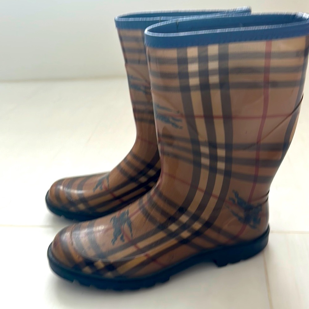 Burberry rainboots, blue leather used condition. Size 39 short rain boots